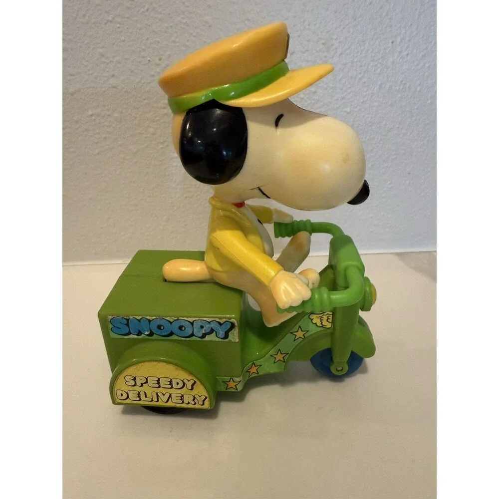 Vintage Peanuts Snoopy On Green Delivery Scooter Pull Back Toy 1958 1966 *READ